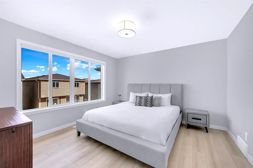 154 Silver Spruce Grove SW