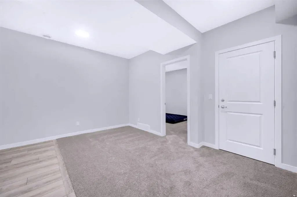 154 Silver Spruce Grove SW