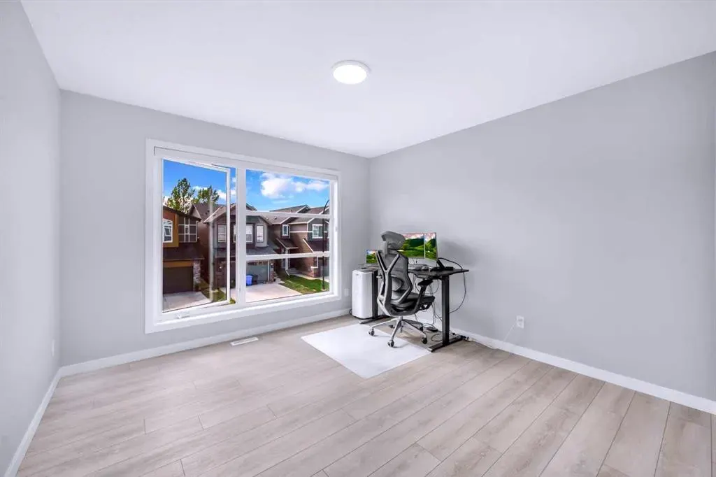 154 Silver Spruce Grove SW