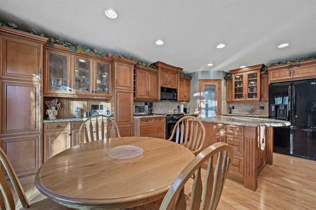 114 Valley Ponds Crescent NW