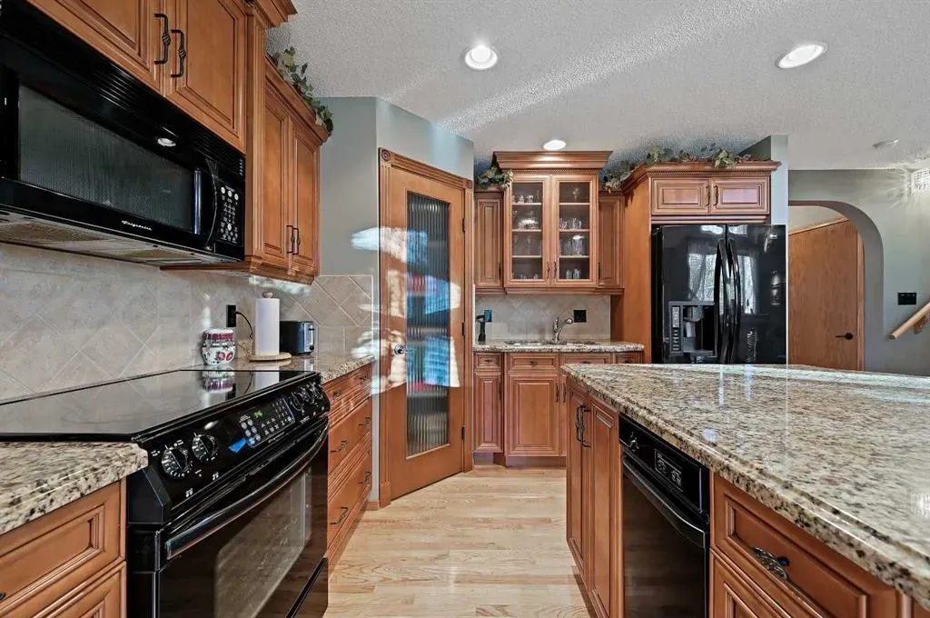 114 Valley Ponds Crescent NW