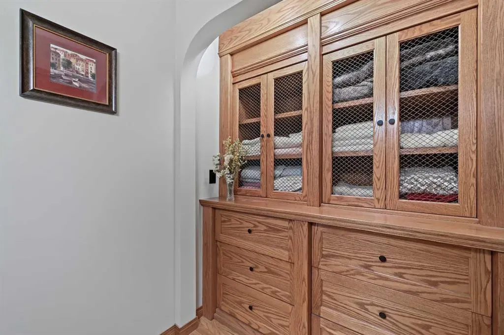 114 Valley Ponds Crescent NW