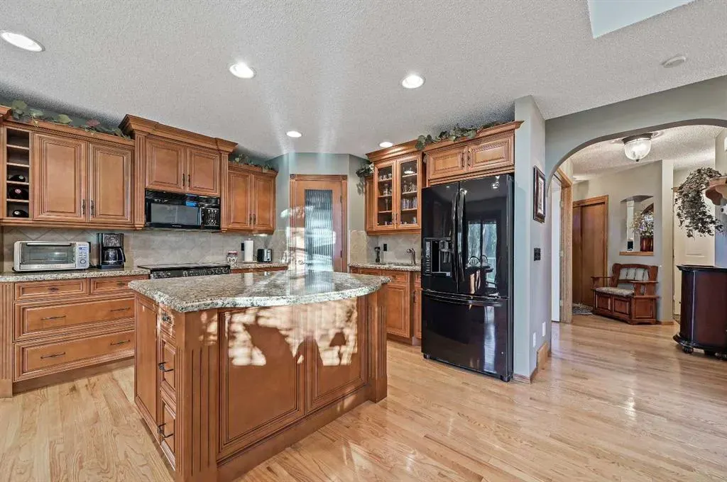 114 Valley Ponds Crescent NW