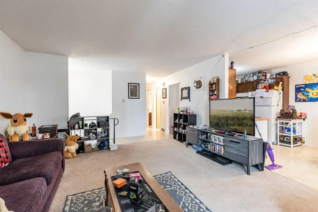 2555 & 2557 Thompson Crescent SE