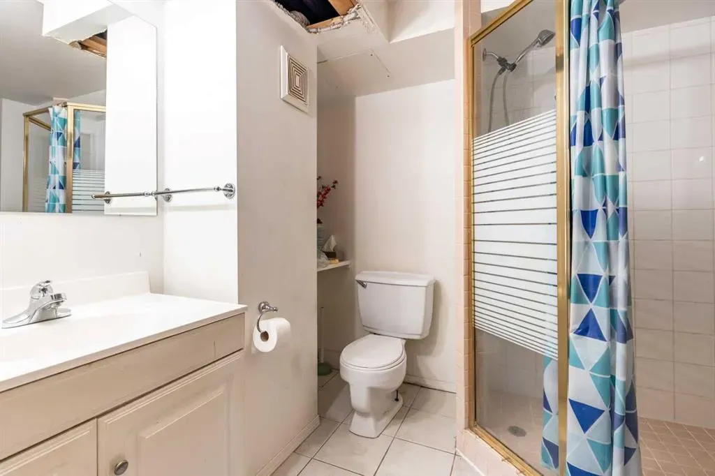 2555 & 2557 Thompson Crescent SE