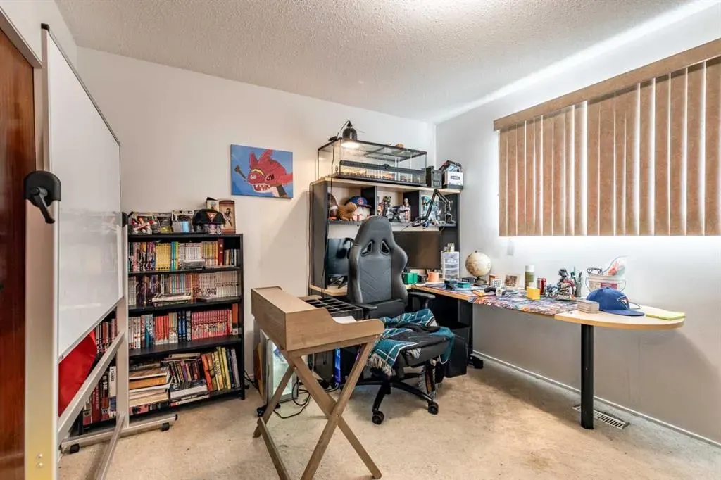 2555 & 2557 Thompson Crescent SE