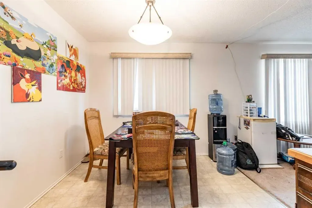 2555 & 2557 Thompson Crescent SE