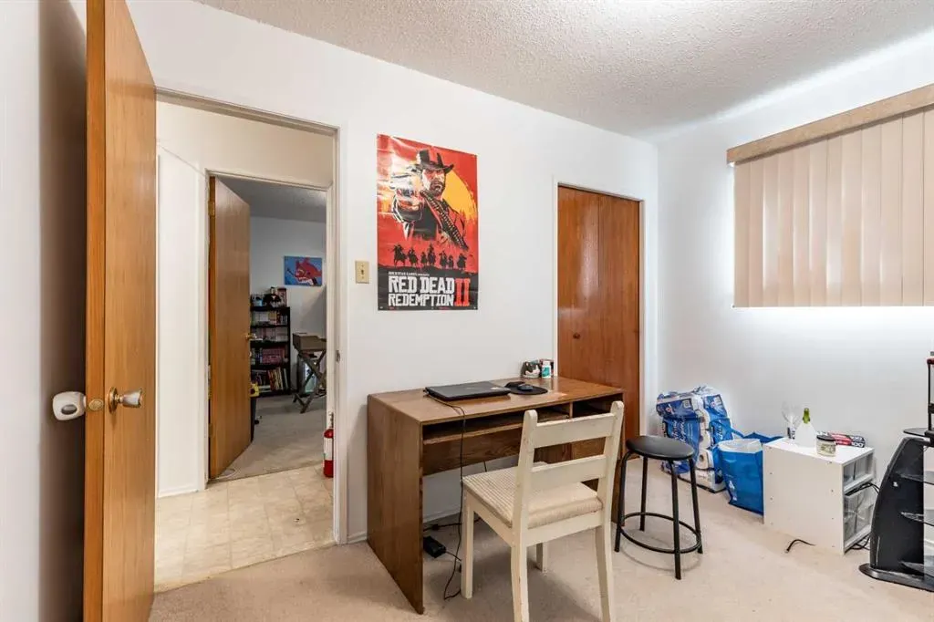 2555 & 2557 Thompson Crescent SE