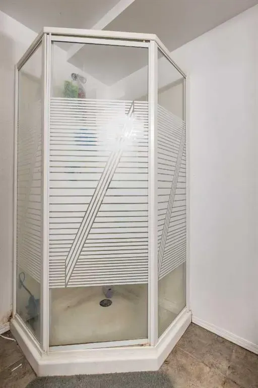 2555 & 2557 Thompson Crescent SE