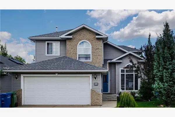 168 Fairways Drive NW