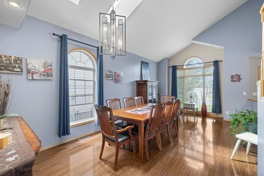 168 Fairways Drive NW