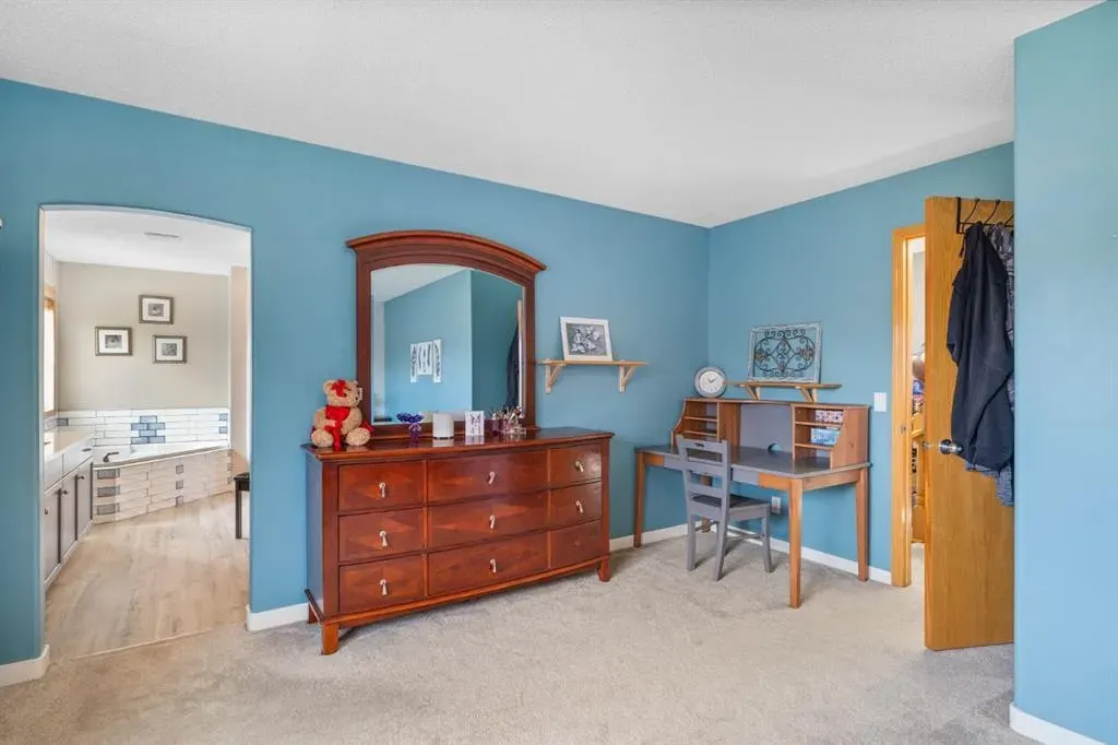 168 Fairways Drive NW