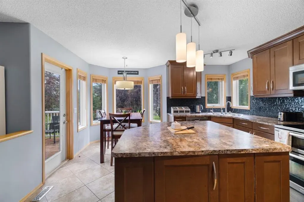 168 Fairways Drive NW