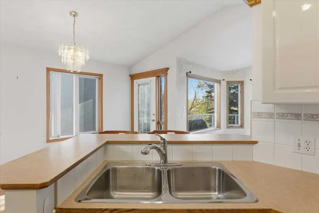 69 Scimitar Point NW