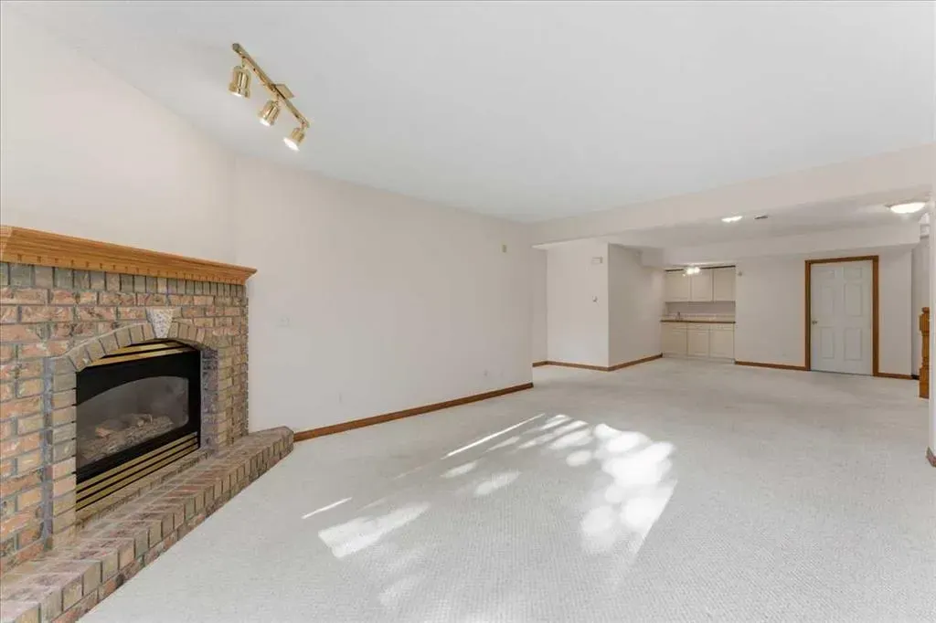 69 Scimitar Point NW