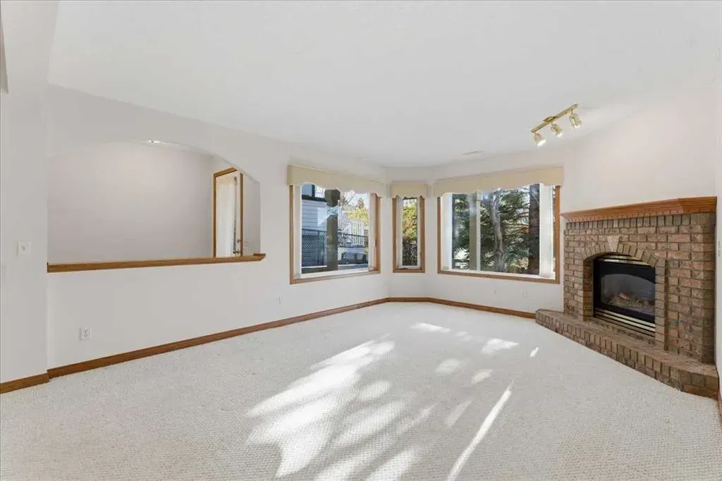 69 Scimitar Point NW