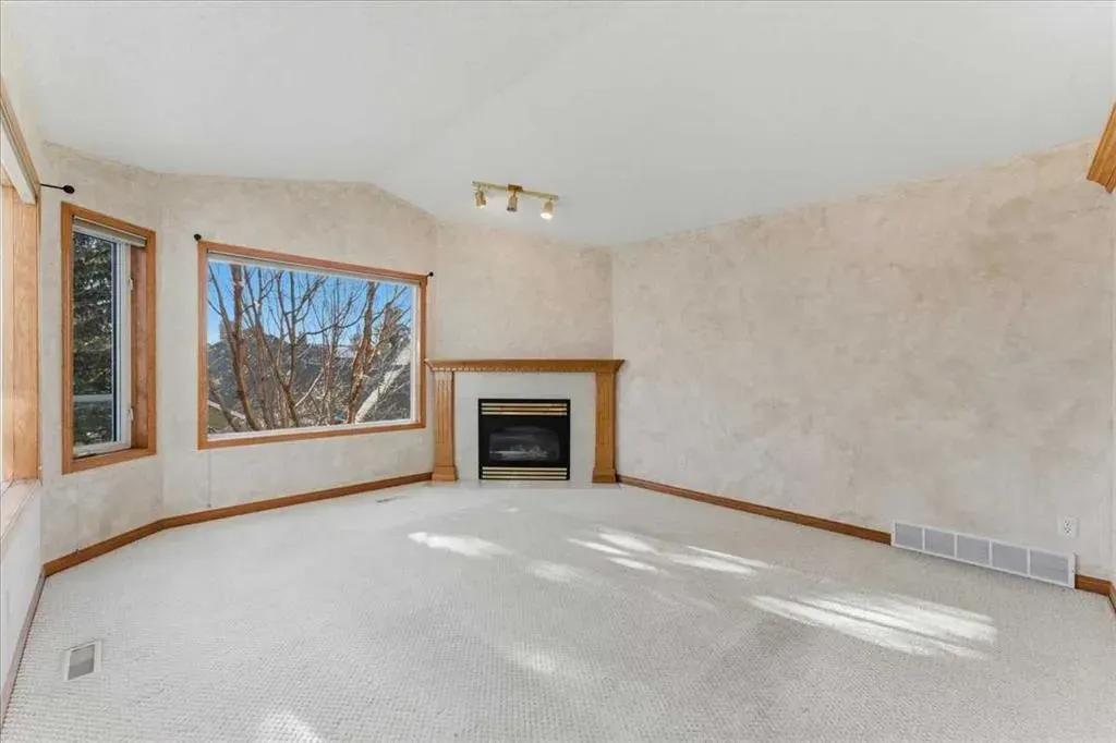 69 Scimitar Point NW