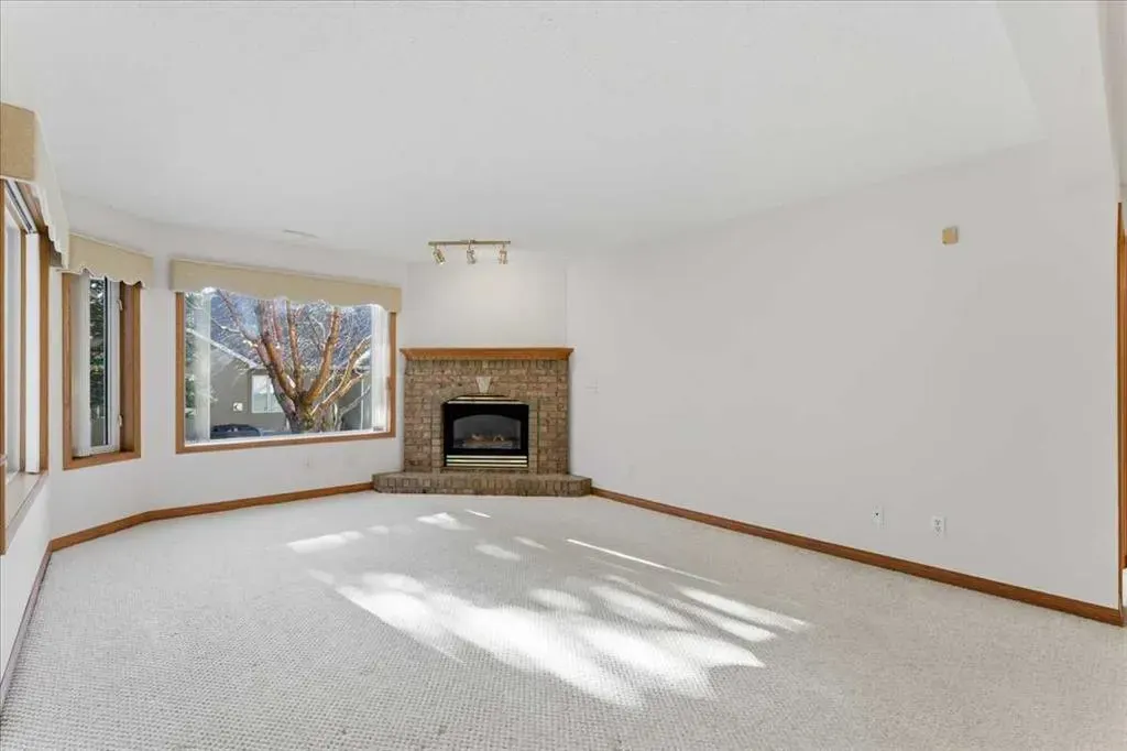 69 Scimitar Point NW