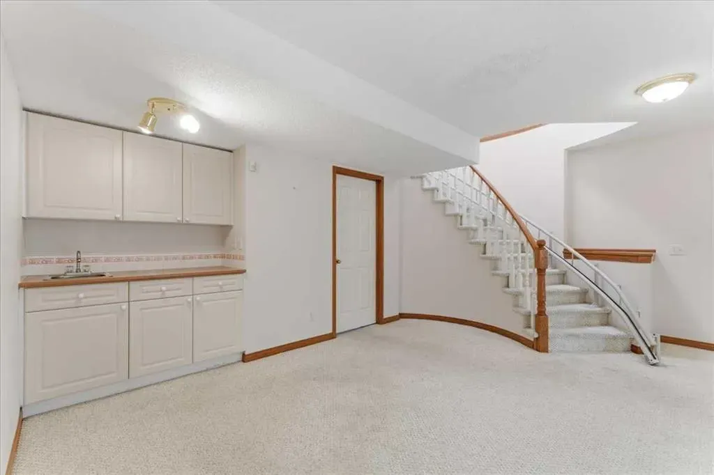 69 Scimitar Point NW