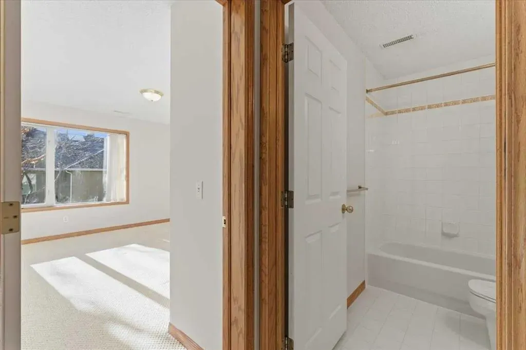 69 Scimitar Point NW