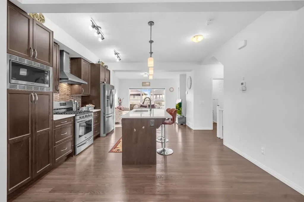 533 Savanna Boulevard NE