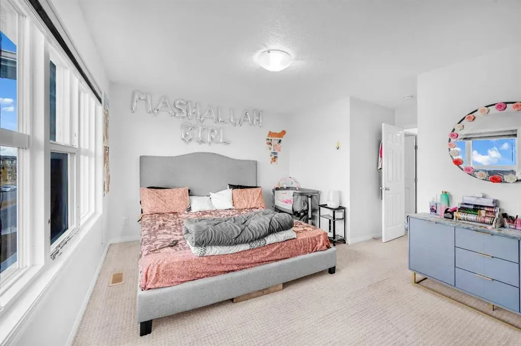 533 Savanna Boulevard NE