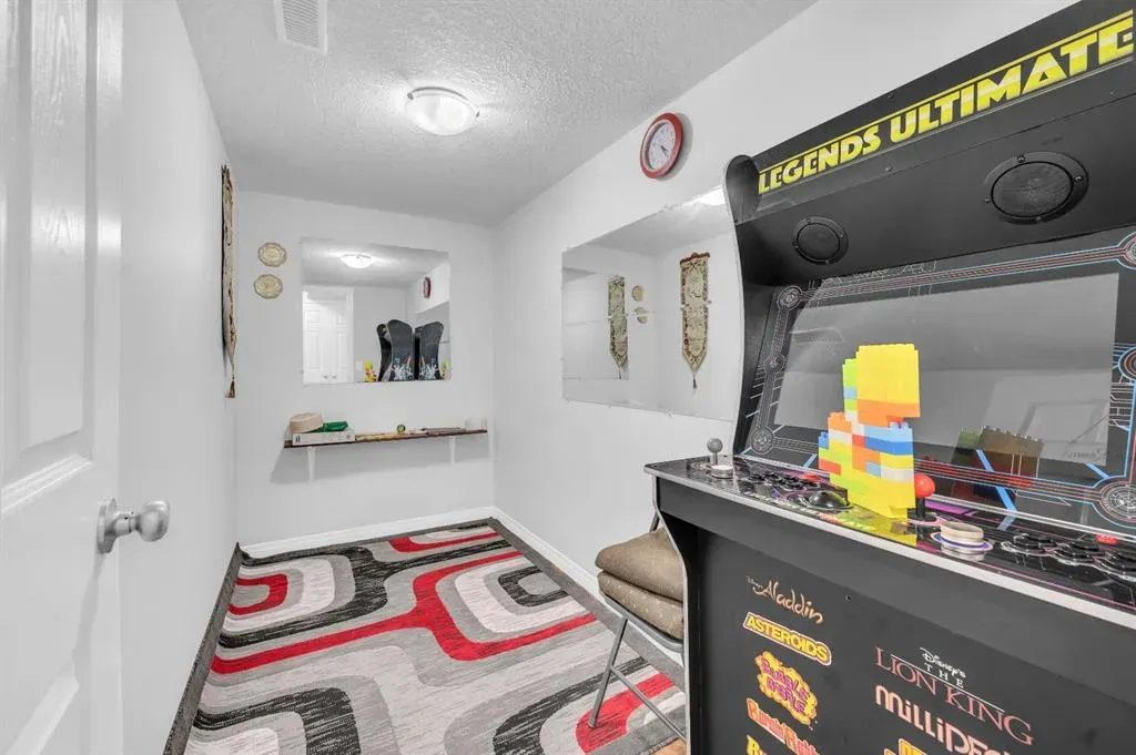 533 Savanna Boulevard NE