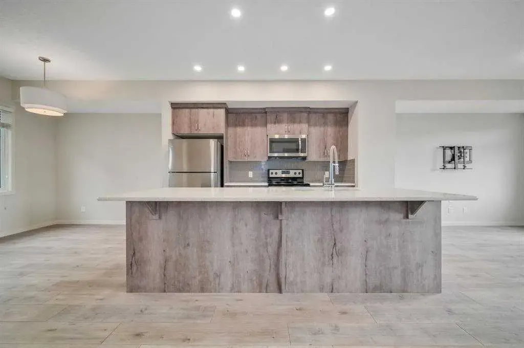 607 Nolanlake Villas NW