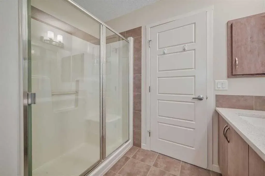 607 Nolanlake Villas NW