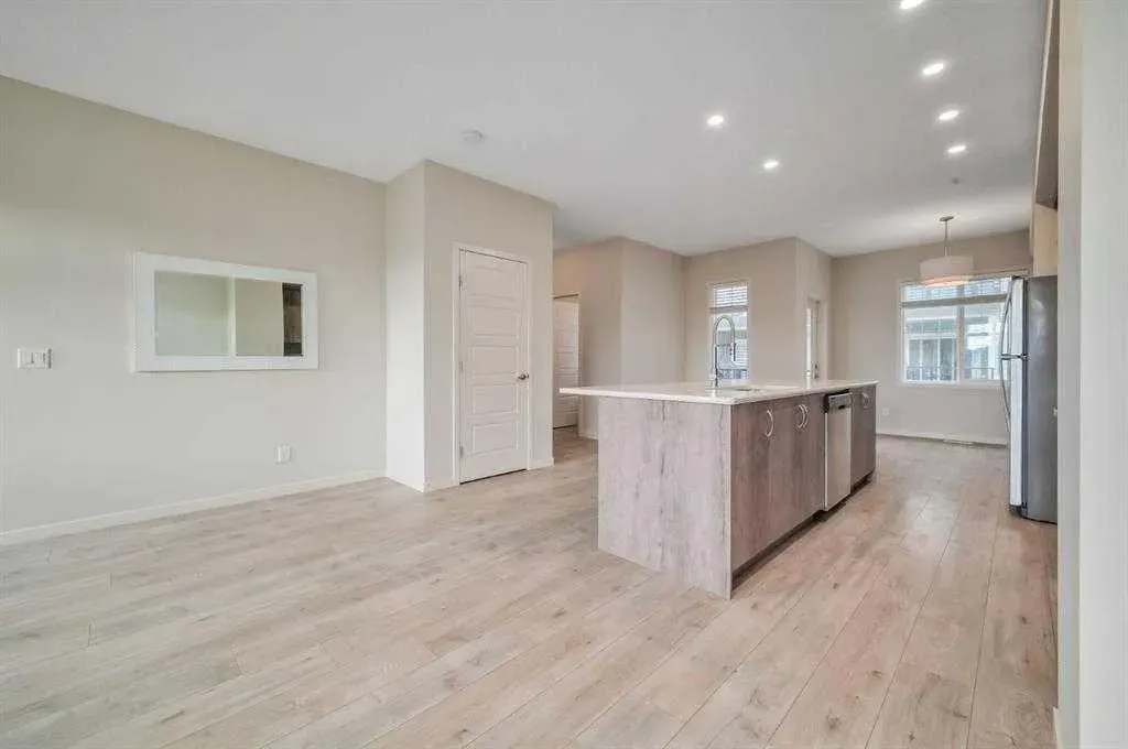 607 Nolanlake Villas NW