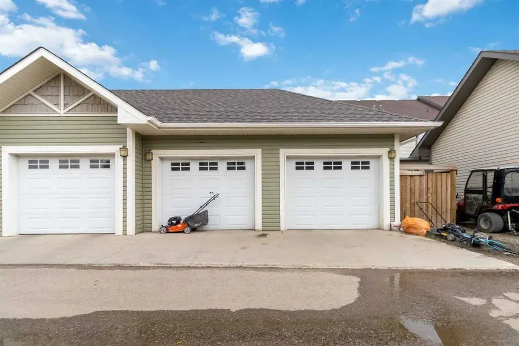 110 Merganser Crescent