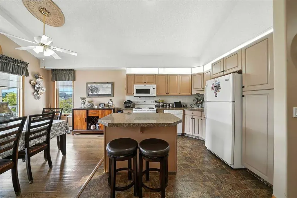 4805 45 Street, #404