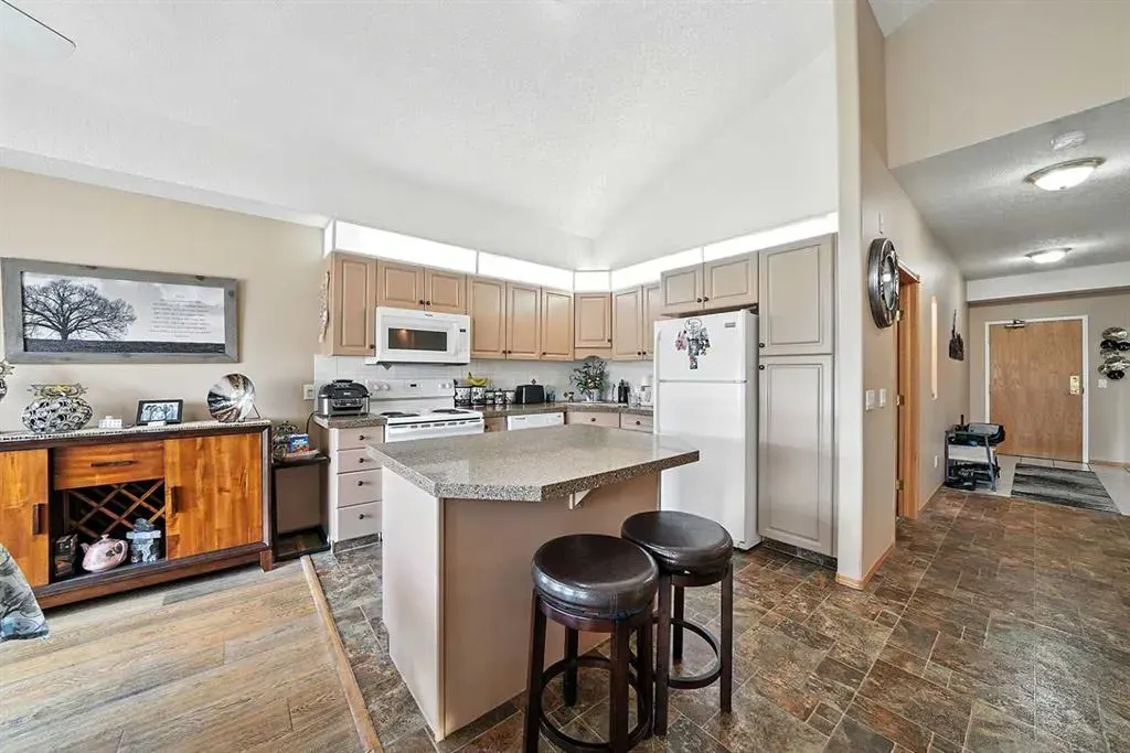 4805 45 Street, #404