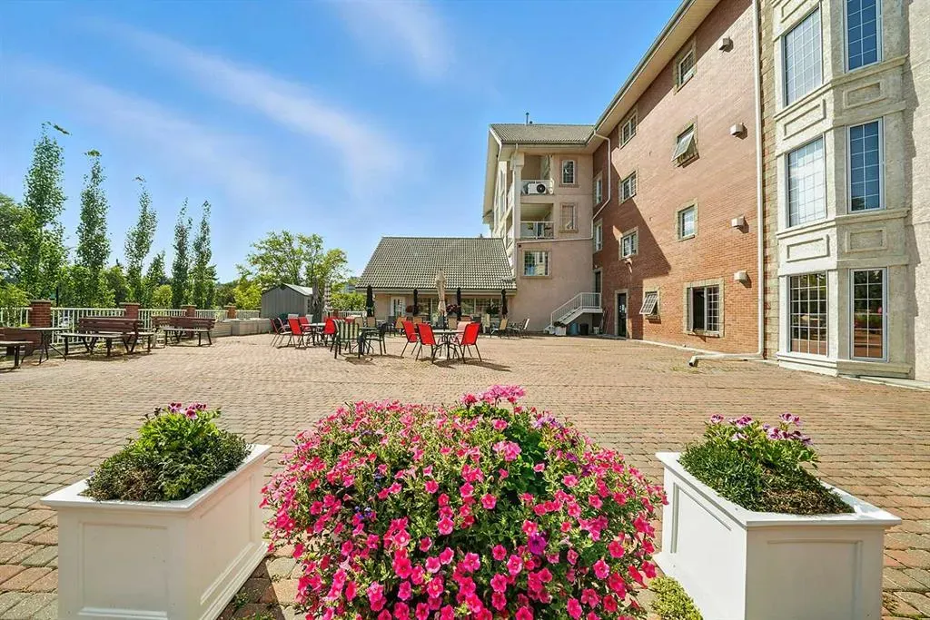 4805 45 Street, #404