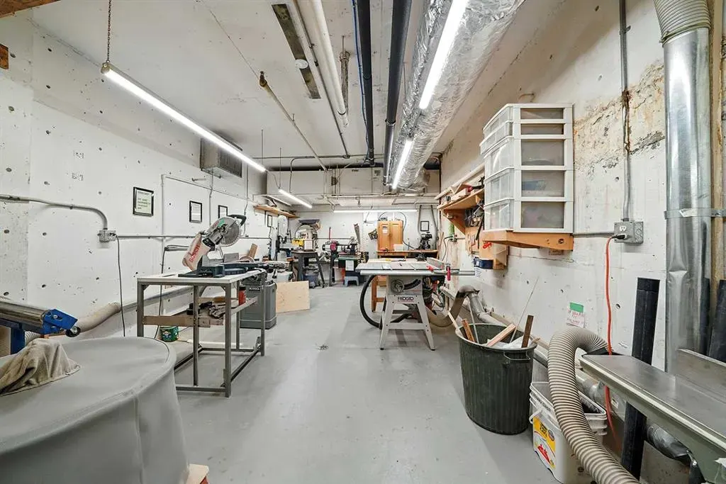 4805 45 Street, #404