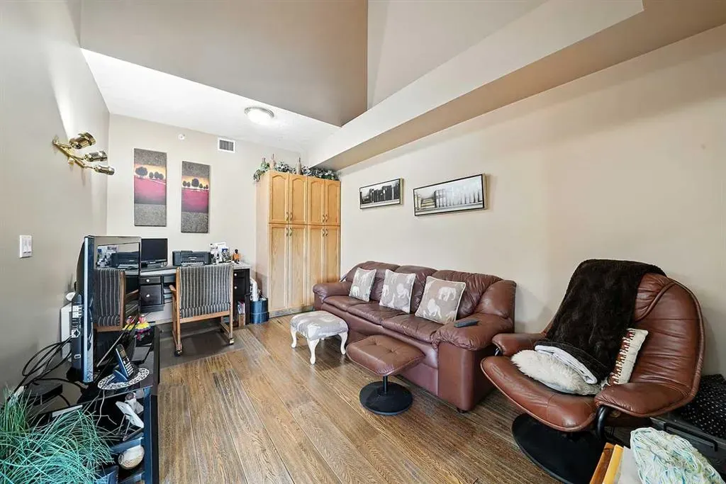 4805 45 Street, #404