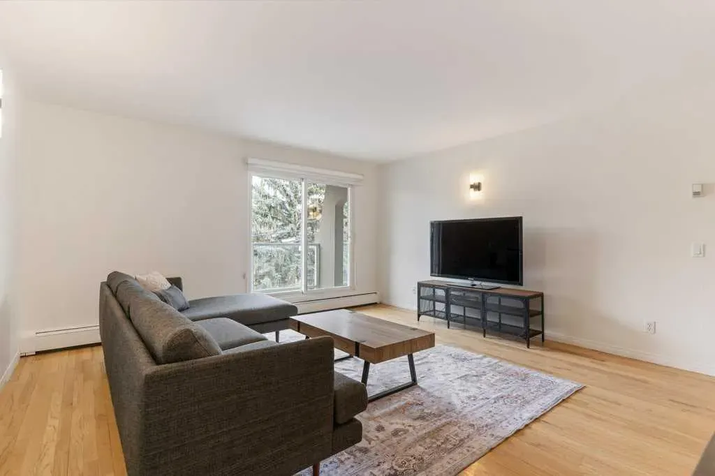 210 25 Avenue SW, #10