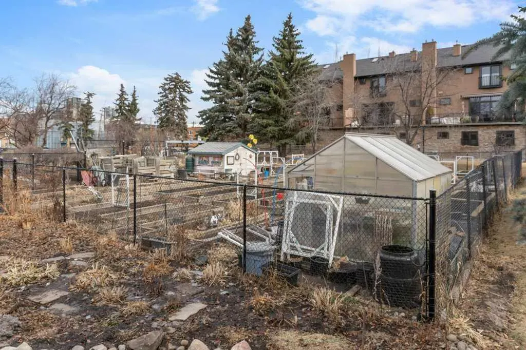 210 25 Avenue SW, #10