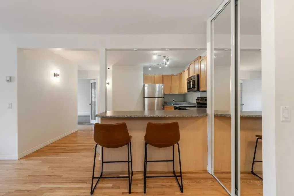 210 25 Avenue SW, #10