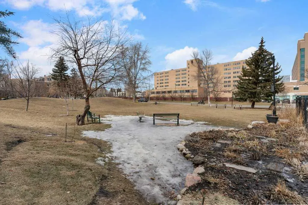 210 25 Avenue SW, #10