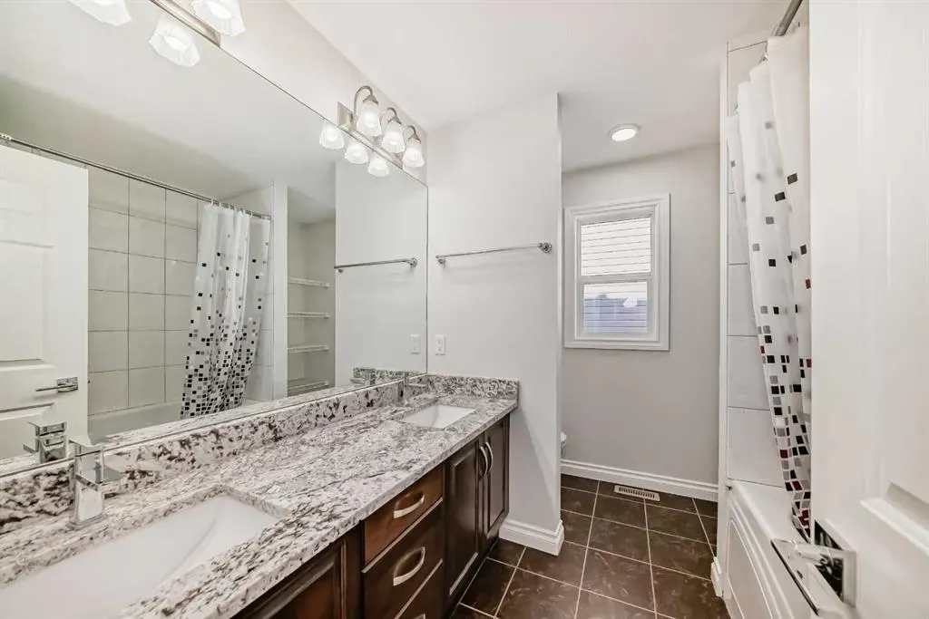 40 Martha's Meadow Place NE