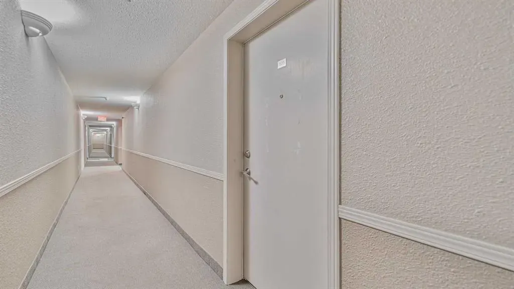 17 Country Village Bay NE, #105