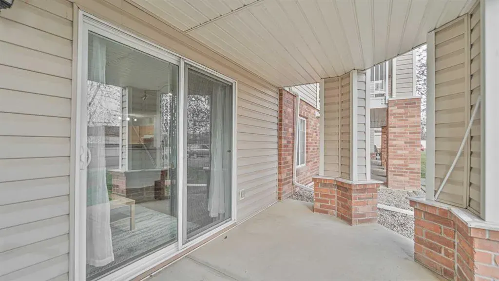 17 Country Village Bay NE, #105