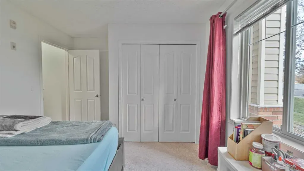 17 Country Village Bay NE, #105