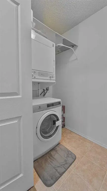 17 Country Village Bay NE, #105