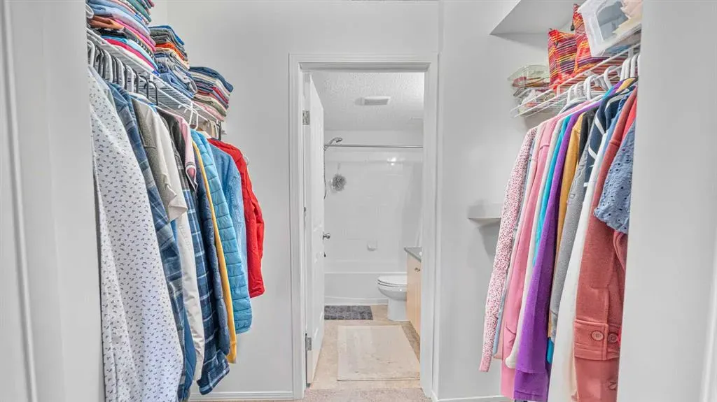 17 Country Village Bay NE, #105