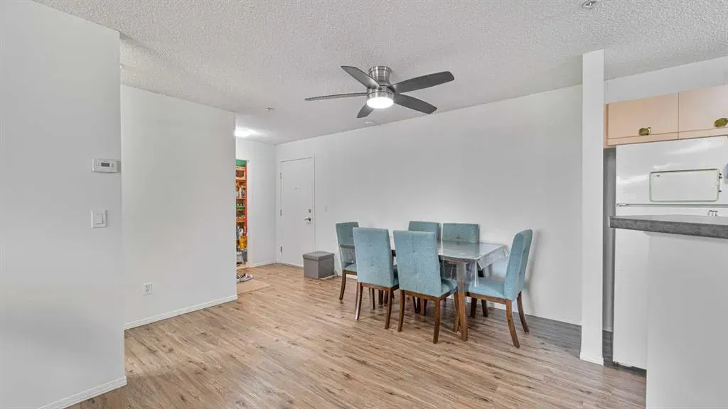 17 Country Village Bay NE, #105