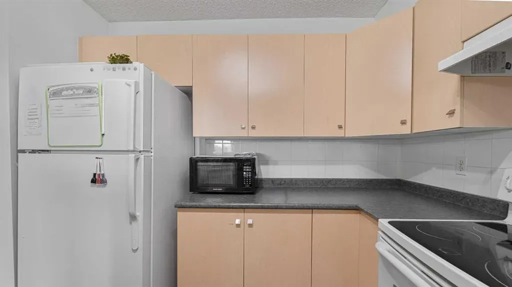 17 Country Village Bay NE, #105