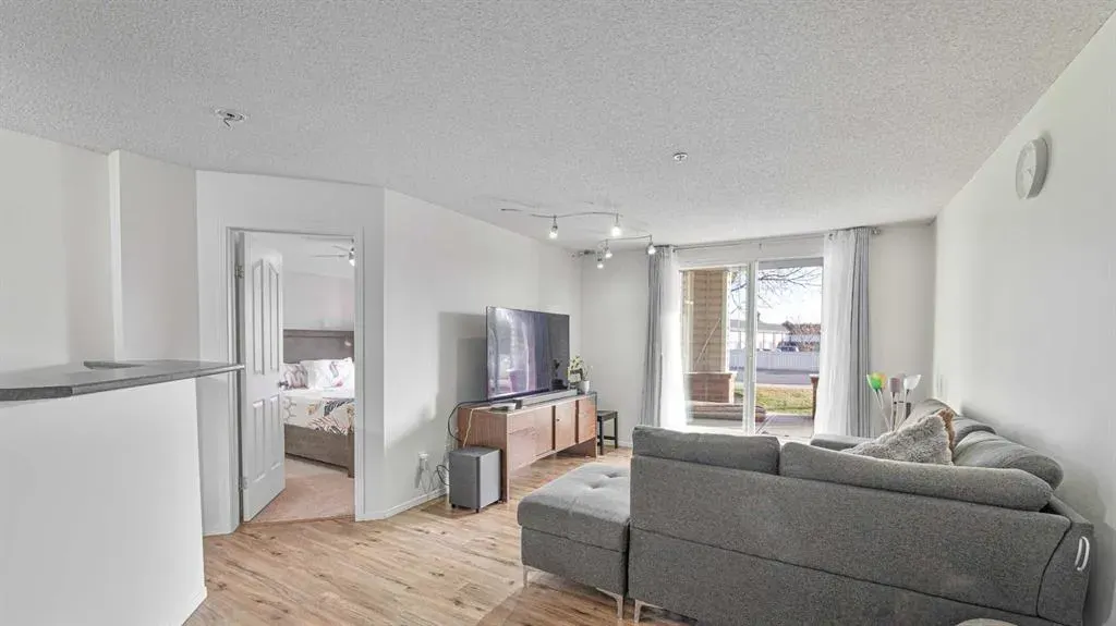 17 Country Village Bay NE, #105