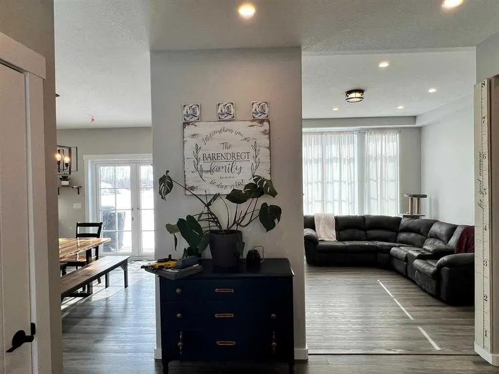 1049 Alberta Avenue, #11